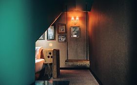 Pensão Amor Madam's Lodge